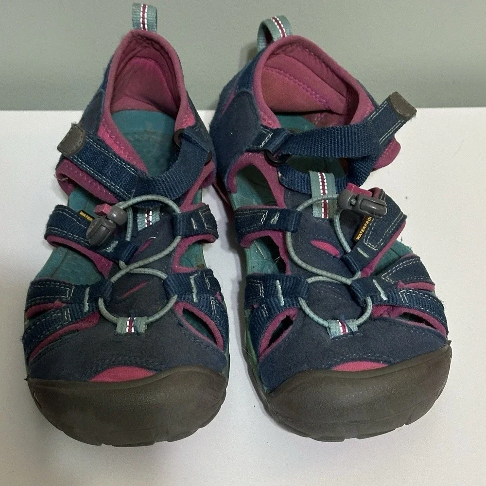 KEEN Youth Sandals Size 4 Blue Pink Closed Toe‎ Sport Hiking Shoes